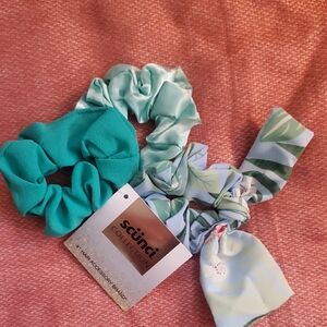 SCUNCI COLLECTION 3 Piece Hair Scrunchies Set Mint, Teal & Floral Colors